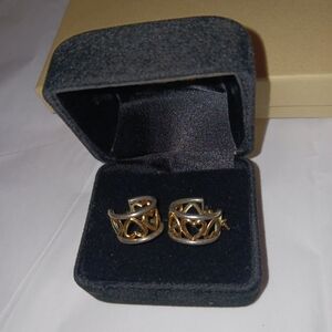 14k solid white & yellow hoops with hearts design.